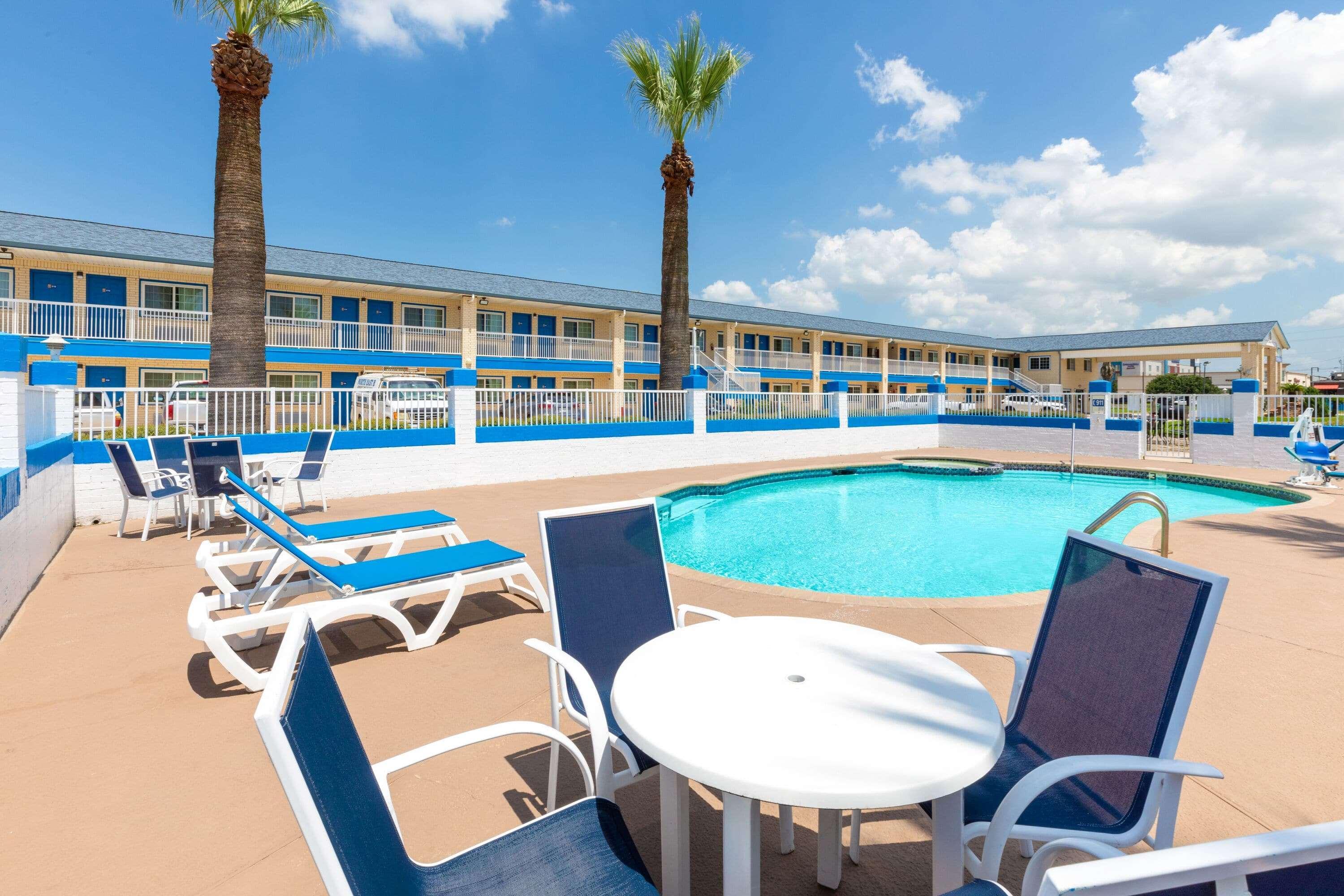 Days Inn By Wyndham Baytown Tx Exterior photo
